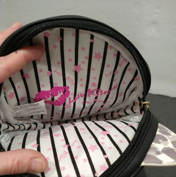 ๐บLUV BETSEY Leopard Kitty ๐บ 2 in 1 Bag (LBKHOLE) in Gray - Picture 5 of 11